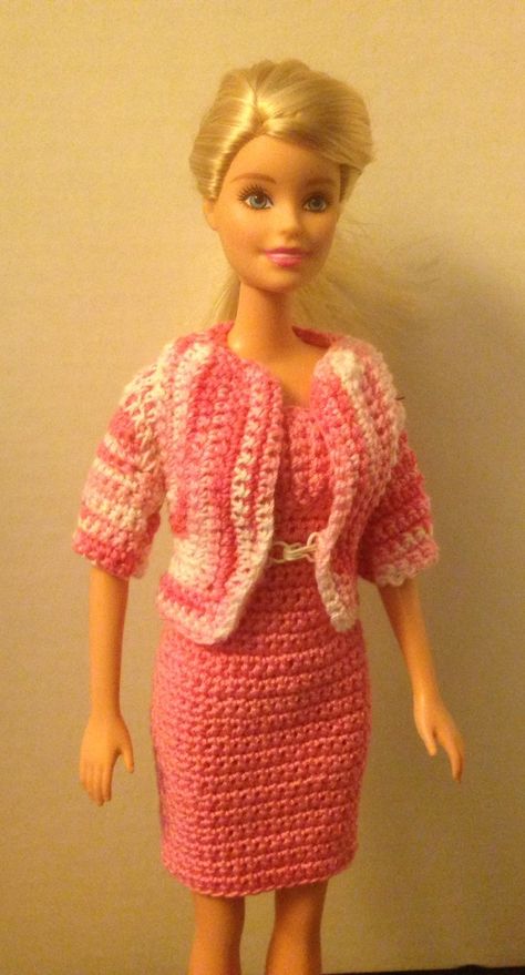 Crochet Barbie Patterns, Crochet Doll Clothes Free Pattern, Crochet Doll Clothes Patterns, Barbie Knitting Patterns, Barbie Dress Pattern, Crochet Barbie, Barbie Doll Clothing Patterns, Diy Barbie Clothes, Knitting Dolls Clothes