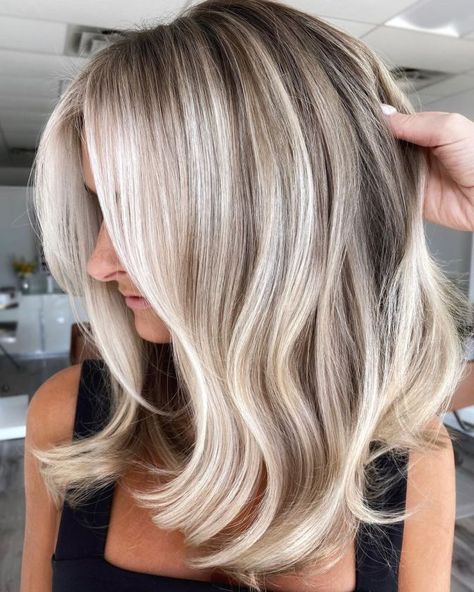 Beautiful Natural-Looking Blonde Balayage Winter Blonde Hair Balayage, Blonde Highlights On Dark Hair Short, Blonde Hair Fade, Champagne Highlights, Blonde Highlights With Lowlights, Low Lights For Blonde Hair, Blonde Highlights Ideas, Icy Blonde Highlights, White Blonde Highlights