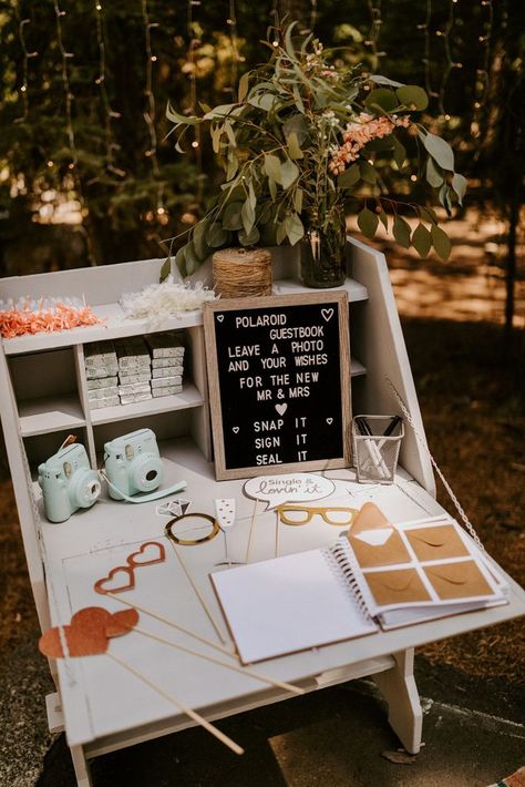 Photoboth Mariage, Ingenious Ideas, Polaroid Wedding, Small Backyard Wedding, Wedding Activities, Wedding Photo Booth, Future Wedding Plans, Cute Wedding Ideas, Wedding Mood