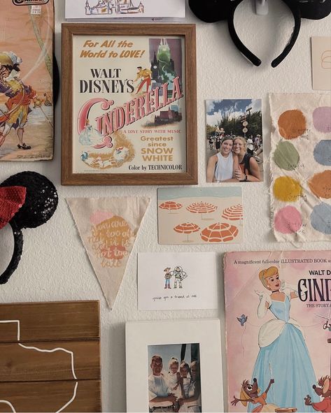 Realistic College Dorm Room Ideas, Disney Wall Prints, Disney Aesthetic Room Decor, Disney Room For Adults, Retro Dorm Room Vintage Inspired, Disney Decor Aesthetic, Disney Aesthetic Decor, Disney Room Decor For Teens, Disney Themed Dorm Room