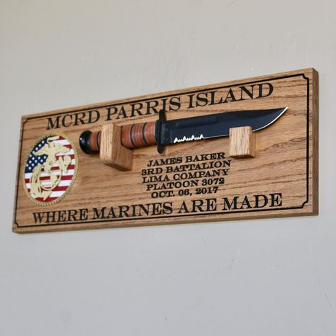 ka bar knife holder Marine Corps Boot Camp, Usmc Dress Blues, Marine Corps Bootcamp, Usmc Gifts, Knife Display, Marine Corps Gift, Boot Camp Graduation, Marine Gifts, Coin Stand