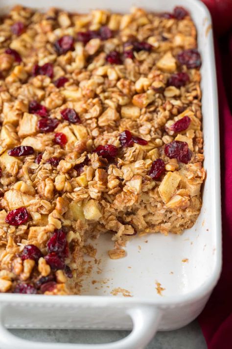 Amish Baked Oatmeal, Apple Cinnamon Baked Oatmeal, Cinnamon Baked Oatmeal, Cinnamon Oatmeal Cookies, Baked Apple Oatmeal, Apple Cinnamon Oatmeal, Oatmeal Cake, Apple Oatmeal, Baked Oatmeal Recipes