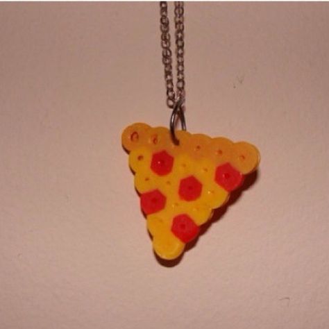 Pizza slice perler bead charm Pizza Factory, Mini Hama Beads, Blue Ice Cream, Pixel Beads, Beading For Kids, Easy Perler Beads Ideas, Perler Art, Perler Crafts, Melty Beads