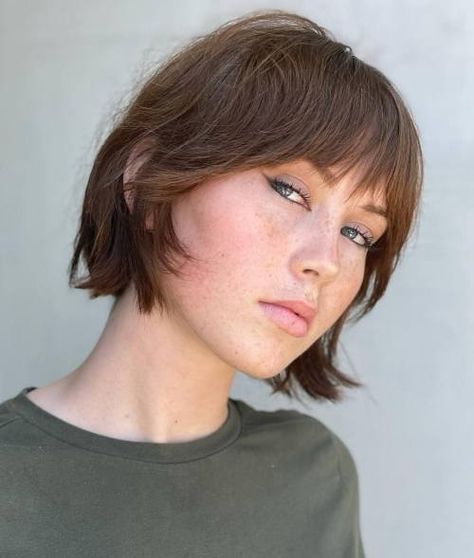 Banged Bob, How To Style Short Hair, Natural Dark Blonde, Long Layers With Bangs, Style Short Hair, Line Bob Haircut, Short Wavy Bob, Thick Wavy Hair, Shaggy Haircuts