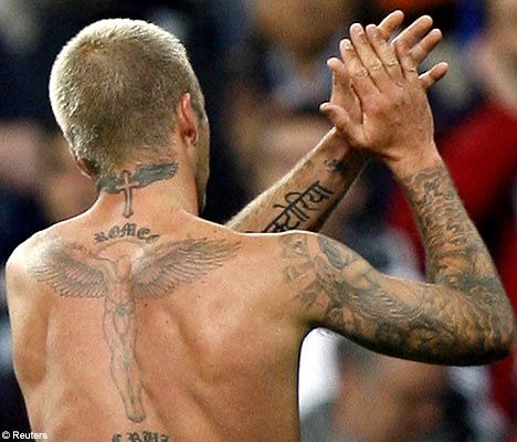 if i was a famous soccer player i would have tats like beck. David Beckham Back Tattoo, David Beckham Neck Tattoo, David Beckham Pictures, David Beckham Tattoos, Angel Back Tattoo, Cool Back Tattoos, Upper Back Tattoos, Back Of Neck Tattoo, Celtic Tattoo