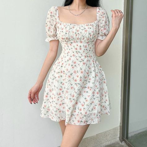 Sundress Vintage, Simple Frocks, Frock For Women, Cute Dress Outfits, Quick Outfits, Floral Sundress, Girly Fashion, Short Sleeve Dress, Casual Style Outfits