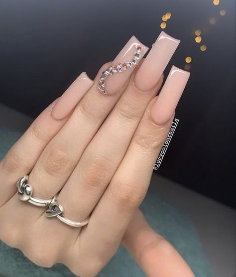 Nude Rhinestone Nails, Nails With Rhinestones Simple, Nude Nails With Diamonds, Nude Nails With Rhinestones, Girl Maintenance, Uñas Color Cafe, Nails And Rings, Acrylic Nails Nude, Simple Acrylic Nails