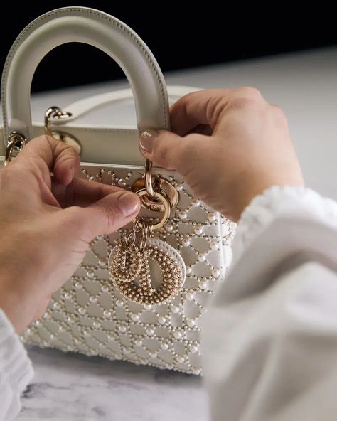 The Savoir-Faire of the Lady Dior Pearl Cannage - PurseBlog Lady Dior Bag Aesthetic, White Lady Dior, Miss Dior Bag, Dior Purse, Sparkly Bag, House Of Dior, Christian Dior Designer, Modern Handbag, Wedding Handbag