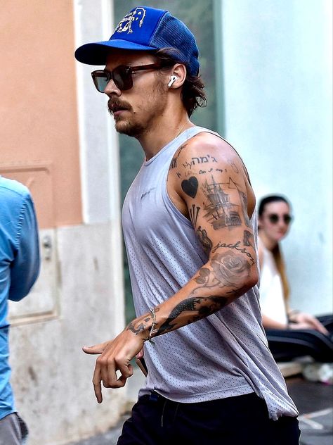 Harry Styles Clothes, Tattoo Inspiration Men, Jeremy Allen White, Zodiac Tattoos, Sleeves Ideas, Hand Tattoos For Guys, Black Ink Tattoos, Looks Street Style, Arm Tattoos For Guys