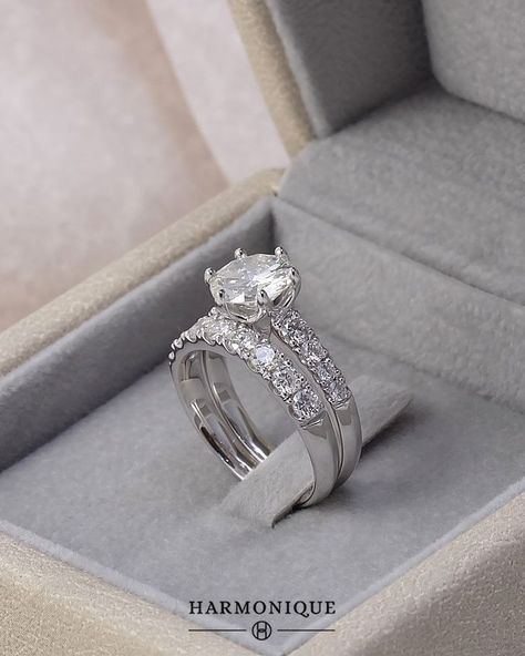 Wedding Rings Sets His And Hers, Luxury Engagement Rings, Engagement Rings Princess, Diamond Rings Design, Dream Engagement, Dream Engagement Rings, Wedding Jewelry Earrings, Rings Simple, Diamond Wedding Rings