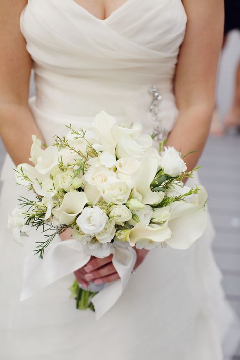 Classic White Rose and Calla Lily Bouquet Lilly Bouquet Wedding, Rose And Calla Lily Bouquet, Lily And Rose Bouquet, Blue Wedding Flower Arrangements, Calla Lillies Bouquet, White Calla Lily Bouquet, Calla Lily Bridal Bouquet, Brides Flowers Bouquet, Lily Bridal Bouquet