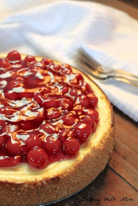 Classic Baked Cherry Cheesecake Cheesecake With Graham Cracker Crust, Creamy Cheesecake Recipe, Recipe Using Lemons, Make Cheesecake, Cherry Cheesecake Recipe, Chocolate Raspberry Cheesecake, Cheesecake Recipes Classic, Pain Sans Gluten, Cheesecake Dessert