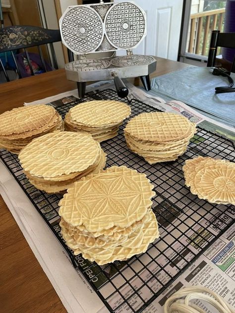 The Wedding Cookie Table Community | Small batch of Anise pizzelles for us to munch on Christmas in July week | Facebook Italian Christmas Aesthetic, Core Core Aesthetic, Italian Christmas Dinner, Wedding Cookie Table, Winter Core, Christmas Nostalgia, Italian Christmas Cookies, Recipes Holiday, Wedding Cookie