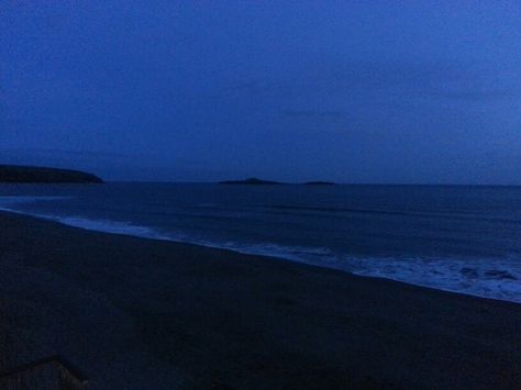 Blue Hour Ocean, Blue Hour Photography, Ocean At Night, Everything Is Blue, Blue Beach, Blue Hour, Dark Skies, Dark Photography, Feeling Blue