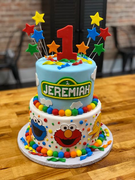 Sesame Street Cake And Cupcakes, Sesame Street Birthday Party Ideas Cake, Sesame St Cake, Elmo Birthday Cake 1st, Sesame Street Second Birthday Boy, Elmo And Friends Birthday Party, Elmo One Year Old Party, Elmo First Birthday Cake, Elmo Birthday Cake Boy