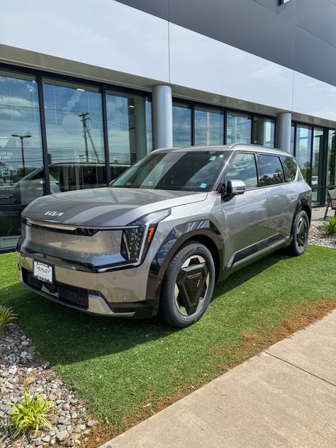 Explore new horizons with this 2024 Kia Ev9 Land, where innovation meets adventure! 🛣️ (Stock#K40267EV)  #HealeyBrothers #HudsonValley #HVNY #poughkeepsieny #orangecountyny #sussexcountynj #essexcountynj #bergencountynj #kia #kiacars #kiaev9 #ev #ev9 #land #suv #ecofriendly Kia Ev9, Chevrolet Dealership, Hudson Valley New York, New Hampton, Poughkeepsie Ny, Chrysler Dodge Jeep, Car Auctions, Hudson Valley, Car Insurance