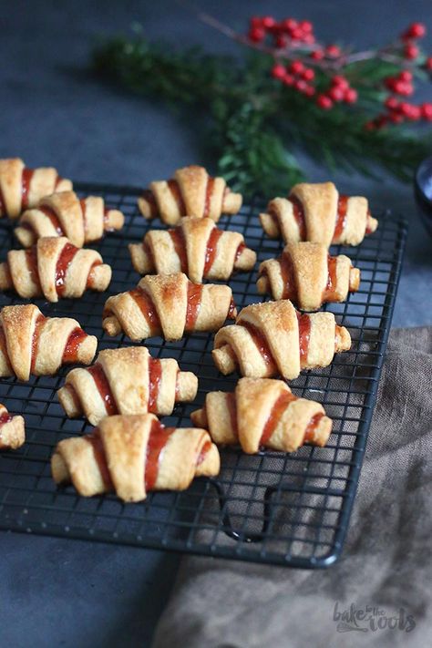 Raspberry Rugelach, Jewish Cookies, Rugelach Cookies, Rugelach Recipe, Croissant Dough, Mini Croissants, Dessert Recipies, Jam Cookies, Jewish Recipes