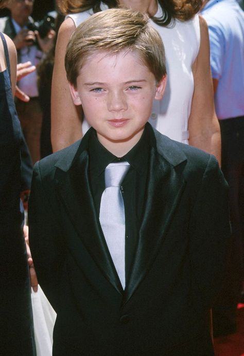 Star Wars: Episode I — The Phantom Menace’ Premiere (1999) - A 10-year-old Jake Lloyd played the role of a young Anakin Skywalker in The Phantom Menace - Star Wars: The Force Awakens Red Carpet Premieres In Hollywood & Worldwide -  Star Wars - @starwars - #StarWars - @EpisodeVII -  Force Friday - #TheForceAwakens - FuTurXTV & Funk Gumbo Radio: http://www.live365.com/stations/sirhobson and "Like" us at: https://www.facebook.com/FUNKGUMBORADIO Star Wars Premiere, Young Anakin Skywalker, Jake Lloyd, Star Wars Food, Phantom Menace, Ike And Tina Turner, Bloc Party, The Phantom Menace, Jackson 5