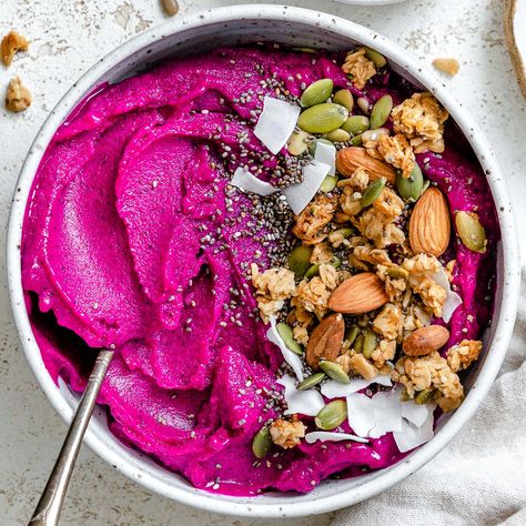 Smoothie Bowl Dragon Fruit, Pitaya Bowl Recipe, Fruit Yogurt Bowl, Yummy Bowls, Dragon Fruit Smoothie Recipe, Dragon Fruit Bowl, Pitaya Smoothie Bowl, Fruit Smoothie Bowl, Dragon Fruit Juice