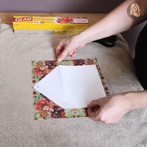 Cling Wrap HACK | Cling Wrap HACK | By Our Upcycled Life | Hi, Deidra here from Our Upcycled Life and I'm excited today to show you a hack that you can use instead of using deco podge glue, you can use cling wrap. I'm going to show you how you can make your own custom stationary with this little trick and it's so simple and so easy. One ply of napkin and a little bit of cling wrap. You want the cling wrap a little bit bigger than the envelope. We're going to trim off the extra. You don't need a Cling Wrap Art, Cling Wrap Hack, Diy Stationary Paper, Our Upcycled Life, Deco Podge, Craft Store Design, Homemade Chalk, Envelope Making, Hack Facebook