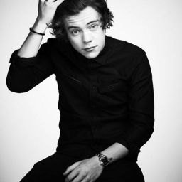 Umm.. Hi my name is Anna. I love fanfics and one direction. Sorry if I am soo slow to update on anything I have school... Harry Styles Dark, Harry Styles Photoshoot, Harry Styles 2013, Style Lyrics, Harry Styles Hot, Holmes Chapel, Harry 1d, Harry Styles Imagines, Harry Styles Cute