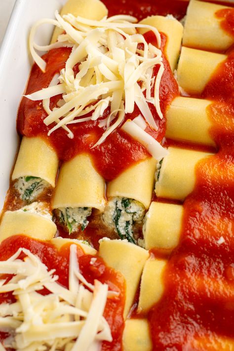 Gluten Free Cannelloni with Spinach and Ricotta - Olivia's Kitchen Stuffed Cannelloni, Gluten Free Lasagna Noodles, Gluten Free Focaccia, Eggplant Pasta, Cannelloni Recipes, Cheddar Mac And Cheese, Gluten Free Lasagna, Spinach And Ricotta, Ground Italian Sausage