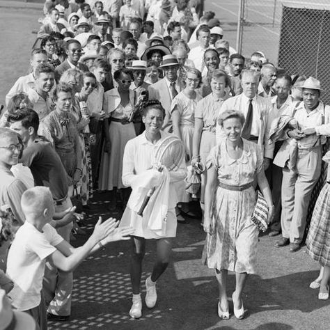 Tennis player Alice Marble was born today in 1913! In addition to her impressive accomplishments on the court, Marble was known for her role in desegregating tennis in the US. In 1950, she spoke out in support of giving Althea Gibson the opportunity to compete in the US Championships: “If Althea Gibson represents a challenge to the present crop of women players,” Marble wrote, “it’s only fair that they should meet that challenge on the courts.” Alice Marble, Althea Gibson, Lawn Tennis, History Museum, Wimbledon, Women In History, Tennis Players, Historical Photos, Gibson