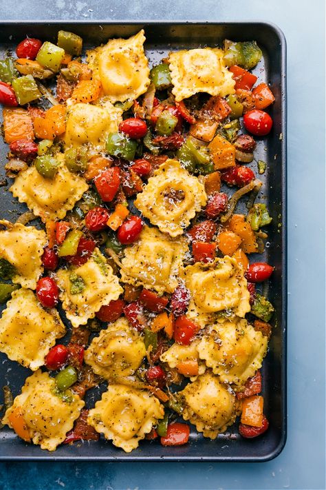 Pesto Ravioli combines perfectly caramelized roasted veggies with tender cheese-filled ravioli and loads of fresh basil pesto. Pesto Pasta Dishes, Pesto Ravioli, Chelsea's Messy Apron, Seasoned Veggies, Caprese Pasta, Sheet Pan Dinners Recipes, Ravioli Recipe, Recipes Cookies, Green Recipes