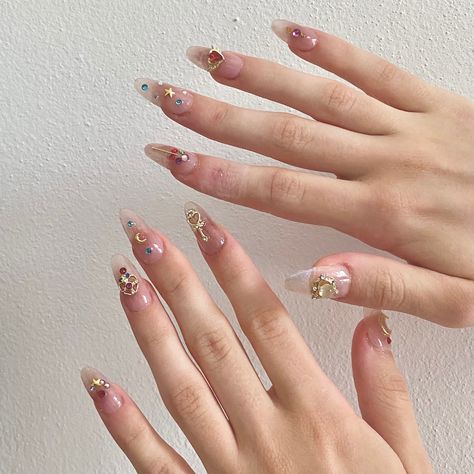 Sailor Moon Aesthetic Nails, Sailor Moon Nails Simple, Sailor Moon Themed Nails, Sailor Moon Nails Design, Omakase Nails, Sailor Moon Inspired Nails, Uñas Sailor Moon, Sailor Moon Nail Art, Sailor Moon Nails