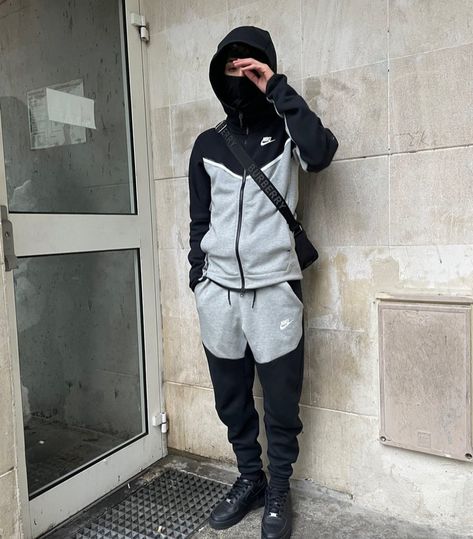 Credits: juste on IG Nike Tech Black Grey, Nike Tech Black And Grey, Nike Tech Grey And Black, Tech Fleece Outfit Men, Tech Fleece Drip, Tech Fleece Outfit, Drill Photo, Drill Outfit, Uk Drip Outfits Men