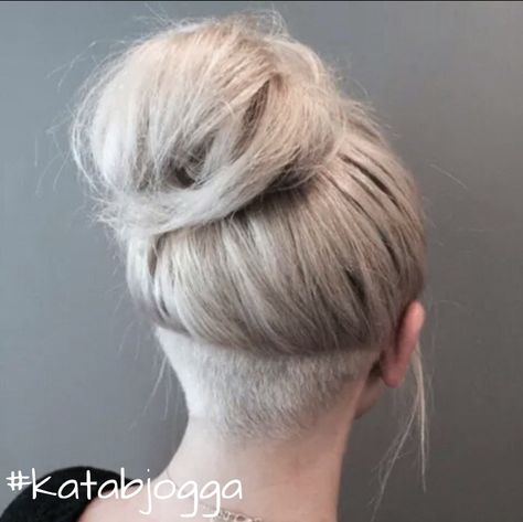 White hair, undercut, hairbun White Hair Undercut, Blonde Hair Undercut, Girl Undercut, Hair Undercut, High Bun, Undercut Hairstyles, Hair Clippers, Undercut, White Hair