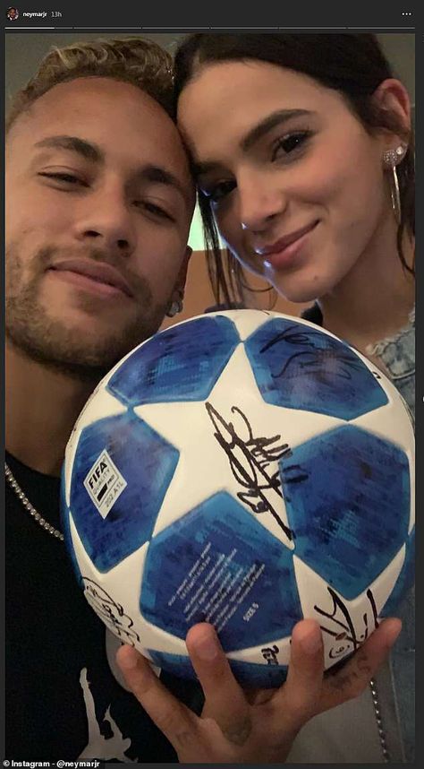 Neymar poses with his girlfriend and the Champions League match ball after his hat trick Bruna Marquezine And Neymar, Neymar Girlfriend, Cute Couples Football, Footballers Wives, Football Wags, Neymar Football, Paris Saint-germain, Neymar Jr, Best Couple