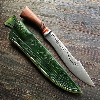 A Gondolindrim door Warden knife. Made for world renown photographer Ian Brodie: http://www.ianbrodiephoto.net This simple Tolkien-inspired knife thematically represents the elves of Gondolin, who were a mixed population of Noldorin and Sindarin that lived under the rule of King Turgon as depicted in Tolkien's Silmarillion and larger legendarium. The blade was forged out of low-layer pattern welded steel to represent flowing rivers, with engraved star and ivy motifs on one side of the blade... Cool Knives, Jrr Tolkien, Legolas, One Ring, Middle Earth, Axes, The Elf, Lord Of The Rings, Tolkien