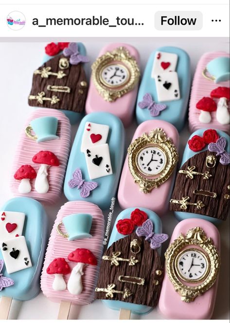 Alice In Wonderland Candy Bar, Alice In Wonderland Food, Wonderland Party Theme, Wonderland Sweet 16, Wonderland Decorations, Chocolate Covered Strawberries Bouquet, Alice In Wonderland Tea Party Birthday, Onederland Birthday Party, Tema Disney