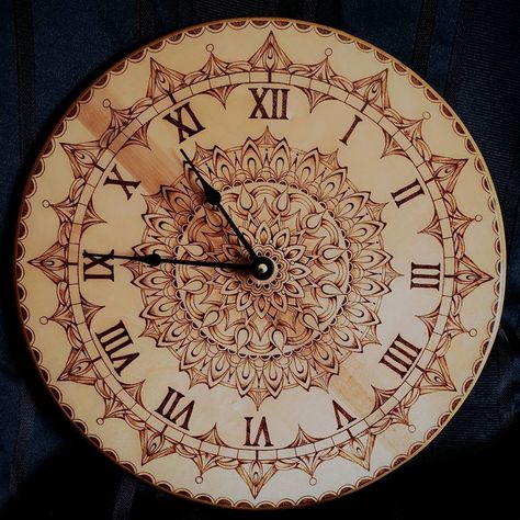 Sgraffito Designs, Mandala Clock, Wood Burning Patterns Stencil, Wood Burning Crafts, Wood Burning Patterns, Clock Art, Wood Burning Art, Dot Art Painting, Mandala Design Art