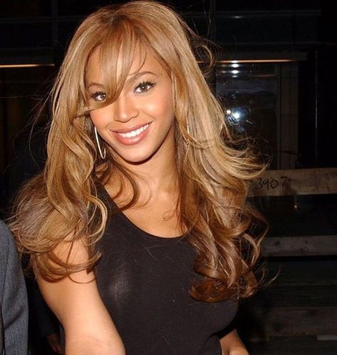 Beyonce Black Hair, Beyonce Y2k, Beyonce 90s, Young Beyonce, Beyoncé Hair, Beyonce 2000, 2000s Beyonce, 90s Celebrities, Beyonce Photoshoot