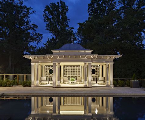 The pool pavilon on this Georgian estate has columns cleverly lit from the inside with a series of lights and mirrors, that are intended to evoke the feeling of traditional paper lanterns. #litcolumns #carvedcolumns #traditionalarchitecture #chinoiserieandgeorgianarchitecture #countryestate Georgian Revival Homes, Pool Pergola, Pool Pavilion, Georgian Style Homes, Georgian Townhouse, Georgian Architecture, View Landscape, Residential Architect, Garden Gazebo