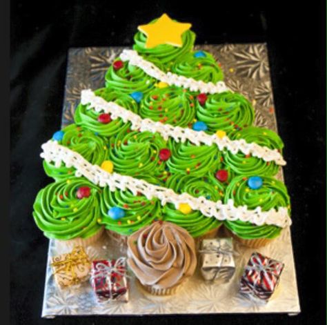 Christmas Tree Cupcake Cake, Christmas Cupcake Cake, Winter Torte, Christmas Tree Cupcakes, Christmas Cake Designs, Holiday Cupcakes, Christmas Tree Cake, Christmas Food Desserts, Christmas Sweets