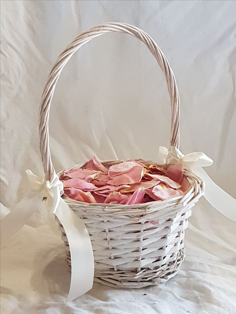 Baby pink freeze dried roses with flower girl basket from www.freezedriedrosepetals.com.au visit our page for wedding decoration ideas including aisle scatter..confetti throwing cones...romance hamper plus more Sleeping Beauty Wedding Theme, Confetti Basket, Rose Petal Confetti, Flower Petals Wedding, Sleeping Beauty Wedding, Flower Girl Petals, Rose Petals Wedding, Jade Wedding, Wedding Flower Girl Basket