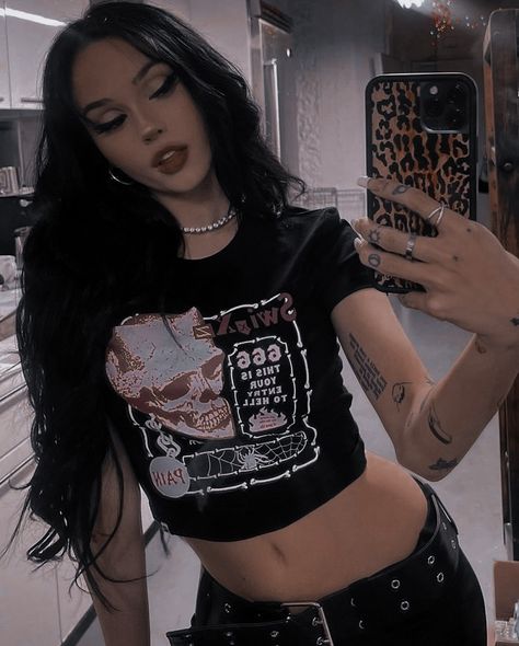 Maggie Lindemann, Black