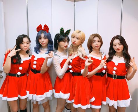 Dreamcatcher Christmas, Christmas Kpop, Dreamcatcher Baby, Dreamcatcher Kpop, Jiu Dreamcatcher, Social Trends, Bts And Exo, Christmas Icons, Korean Entertainment