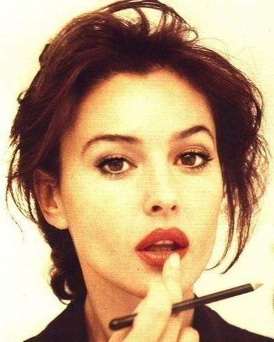 Monica Bellucci Italian Actress, Monica Bellucci, Beauty Icons, Rare Photos, Makeup Inspo, Maquillaje De Ojos, Selena Gomez, Makeup Inspiration, Pretty Woman