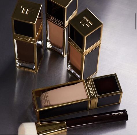 Tom Ford Shades, Alat Makeup, Tom Ford Makeup, Makeup Package, Makijaż Smokey Eye, Makeup Aesthetic, Fancy Makeup, Mac Eyeshadow, Luxury Makeup