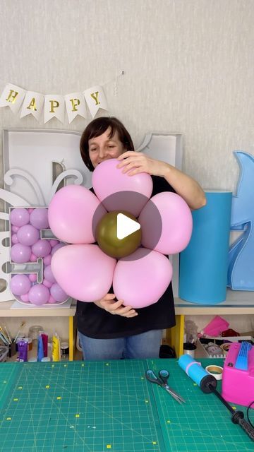 Genballoon on Instagram: "Cute balloon flower 🌸 #balloonart  #fun  #top  #lifehacks #tips  #balloon  #balloonartist  #patterns #patrones #mosaicballoon #balloonmosaic  #balloondecor  #mosaicframesforballoons #balloonsdecoration #balloonstylist" How To Make A Balloon Flower, Ballon Flower Tutorial, Balloon Flowers Diy Tutorials, Balloon Flower Tutorial, How To Make Flower Balloons, Balloon Flowers Diy, 260 Balloon Ideas, Balloon Inside Balloon, Balloon Sculptures Diy