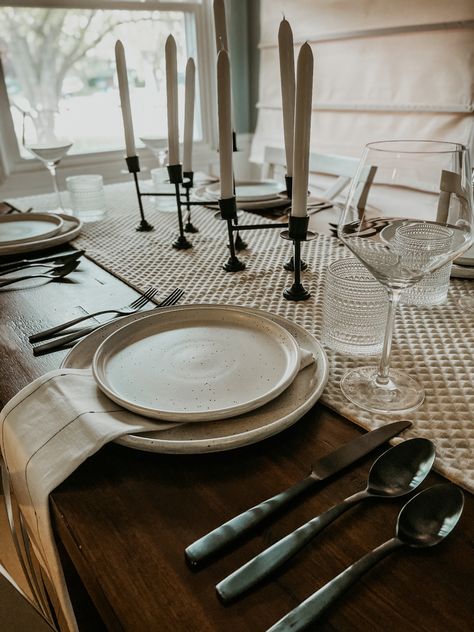 #hearthandhand #crateandbarrel #magnolia #modernhomedecor #moderndiningroom #tablesettingideas #hosting Table Setting Black And White, Table Setting Black, Edgy Home, Black Silverware, Home Decor Dining Room, Room Decor Kitchen, Setting Table, Modern Table Setting, Hosting Ideas