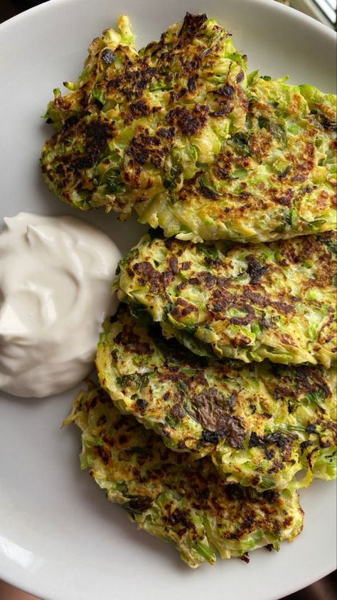 Zucchini Pancake, Carrot Zucchini, Eggs Scrambled, Zucchini Pancakes, Healthy Food Inspiration, Healthy Food Dishes, Healthy Food Motivation, Healthy Lifestyle Food, God Mat