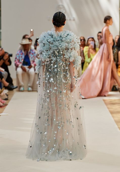 Flowy Long Dress, Fashion Advisor, Haute Couture Looks, Elie Saab Haute Couture, Flowy Dress Long, Blue Organza, Long Cape, Elie Saab Couture, Classy Prom Dresses