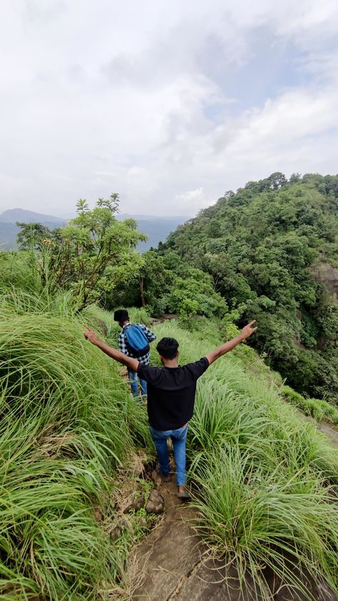 Mountain Pics Aesthetic, Chikmagalur Photography, Flower Bookey, Love Photo Collage, Pune City, Attitude Bio For Instagram, Best Friends Cartoon, Best Poses For Photography, Sky Photography Nature