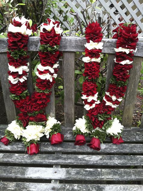 Traditional handmade wedding hindu garlands.(rose petals w/ white rose petals & greenery, 55 inches in length)Cost-$125each Carnation Wedding, Indian Rangoli, Flower Garland Wedding, White Garland, Flower Rangoli, Traditional Indian Wedding, Garland Wedding, Hindu Wedding, Flower Garlands