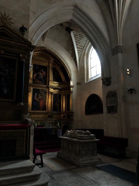 Spanish Gothic Aesthetic, Burgos Spain, Church Aesthetic, Spain Aesthetic, Gothic Quarter, Gothic Aesthetic, Epic Fails, Travel Photography, Spain